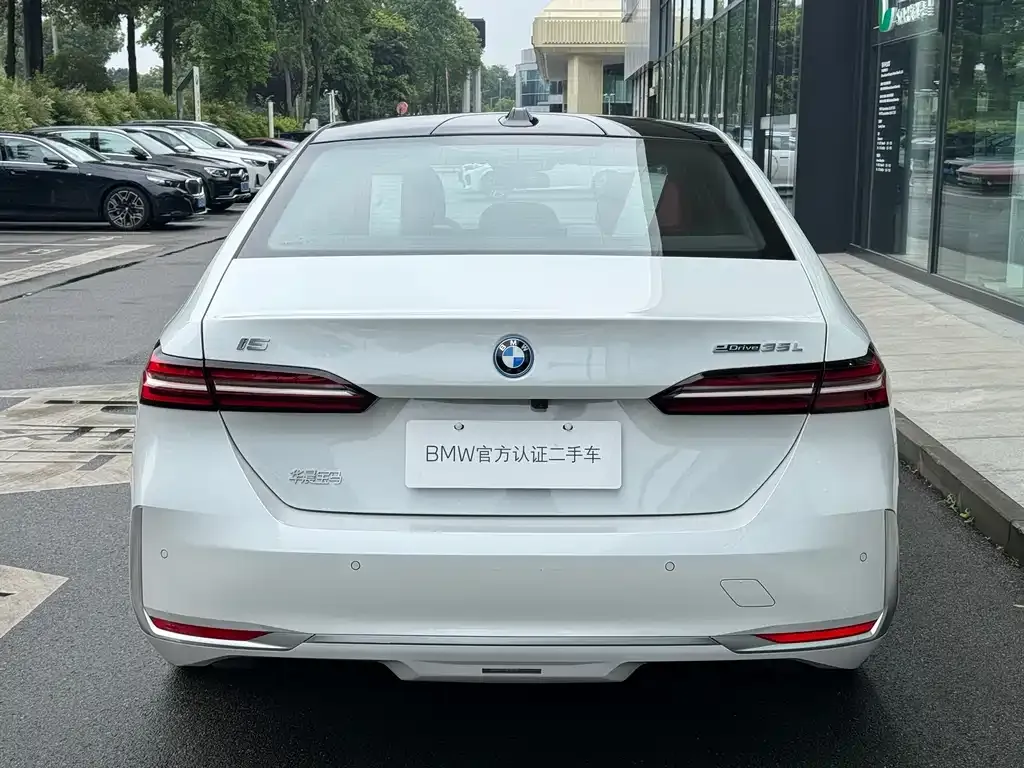 BMW i5 — фото 5