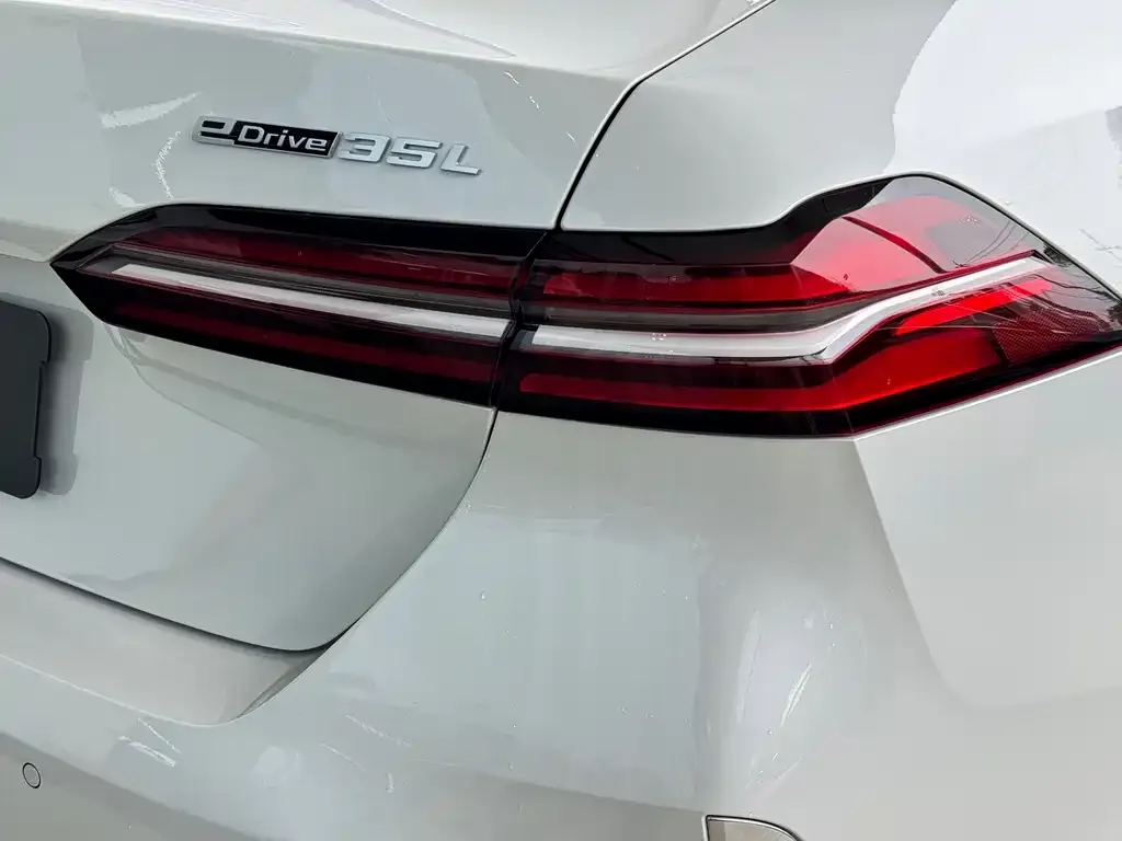 BMW i5 — фото 2