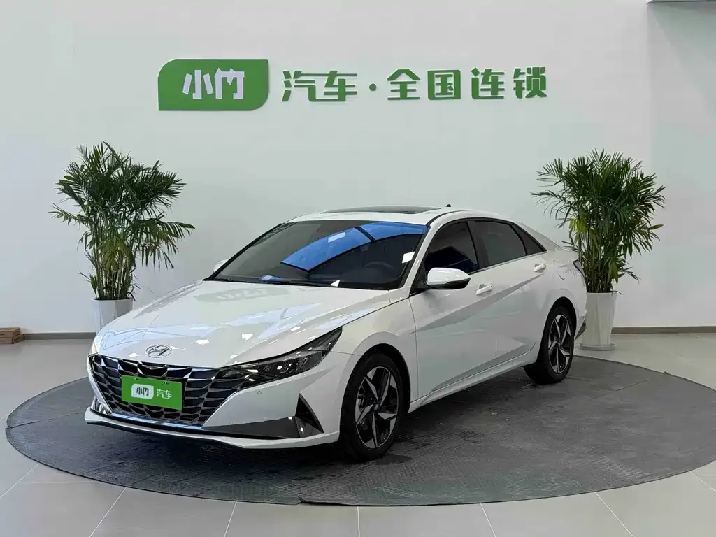 Hyundai Elantra — фото 1