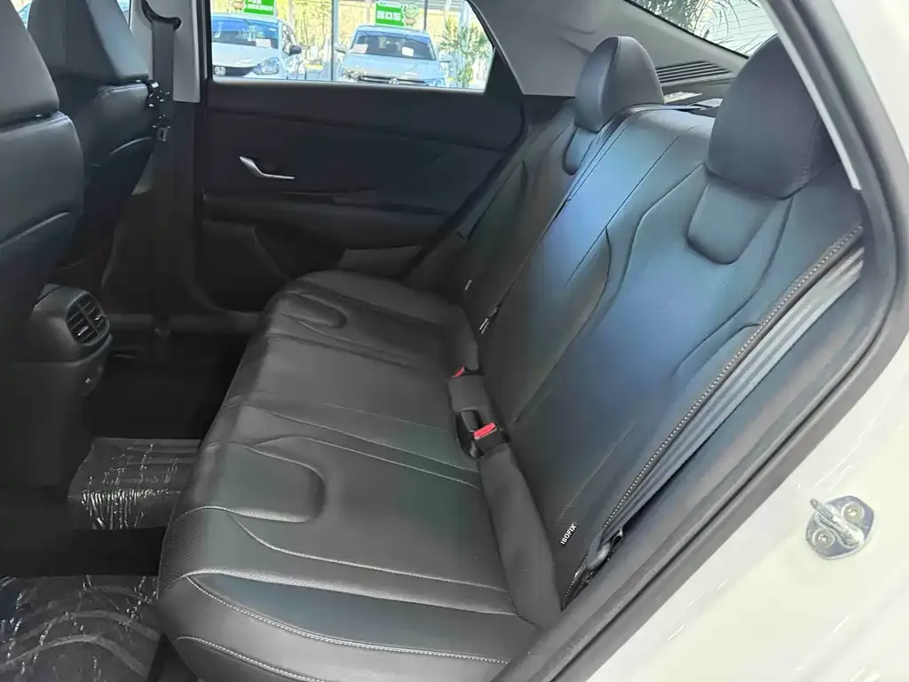 Hyundai Elantra — фото 10