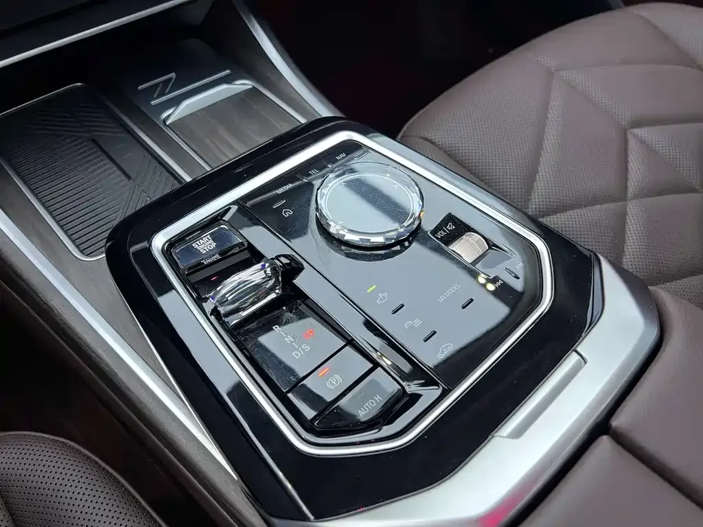 BMW 7 Series — фото 5