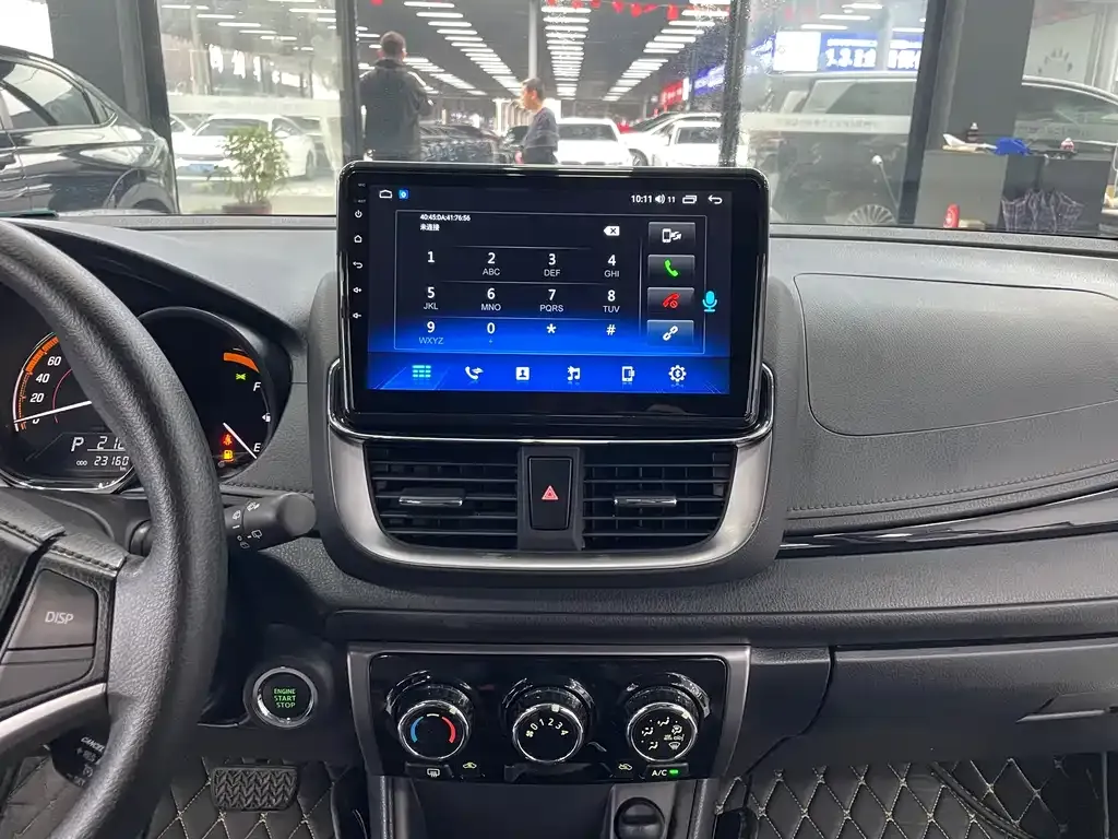 Toyota Yaris L — фото 2