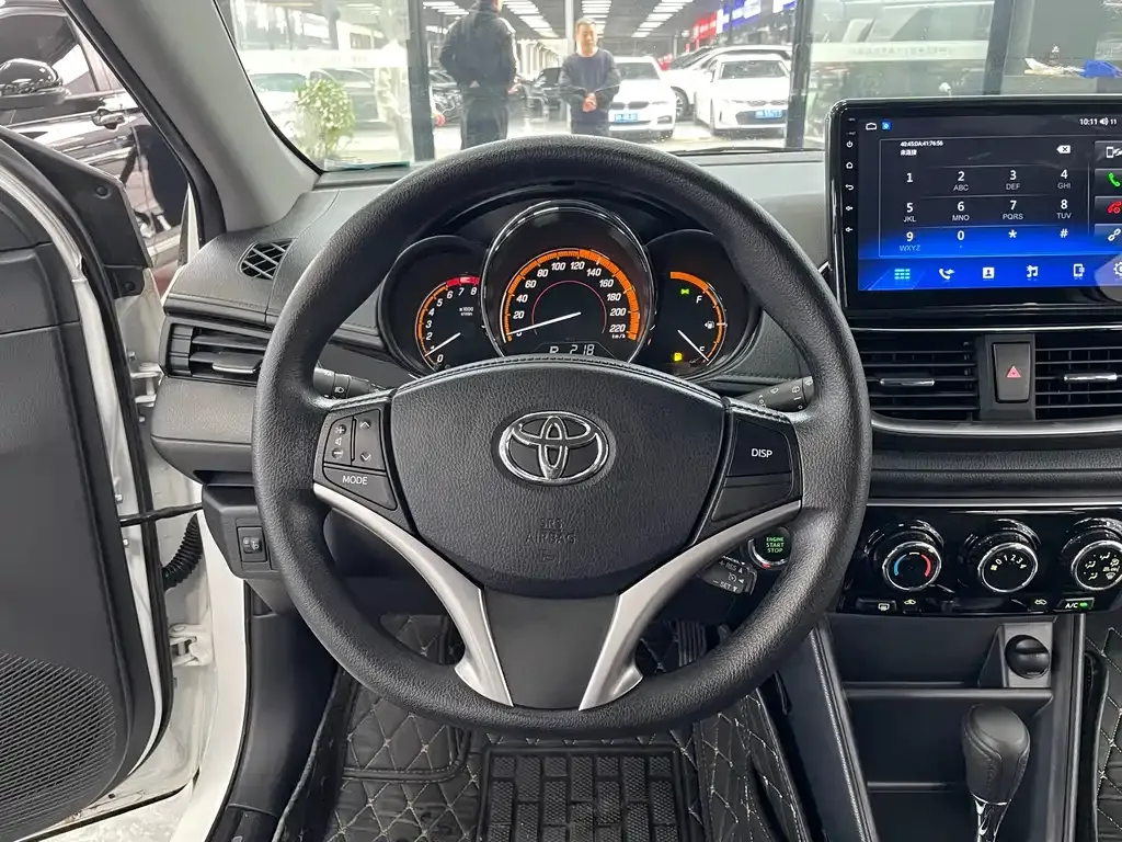 Toyota Yaris L — фото 9