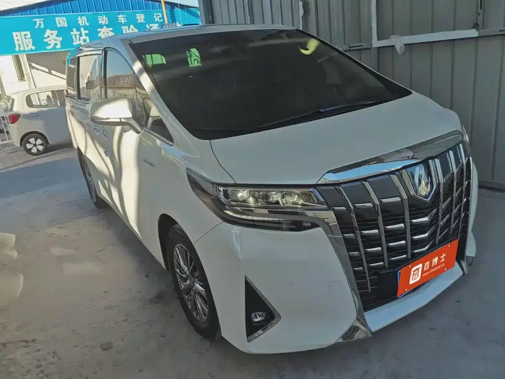 Toyota Alphard — фото 8