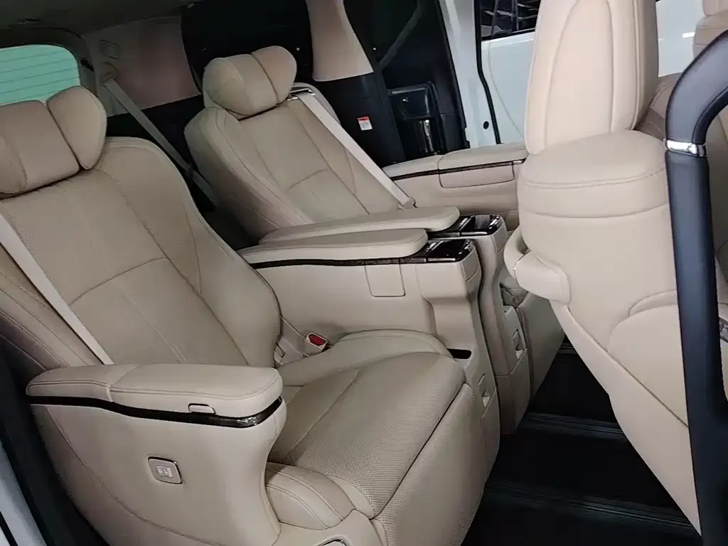Toyota Alphard — фото 3