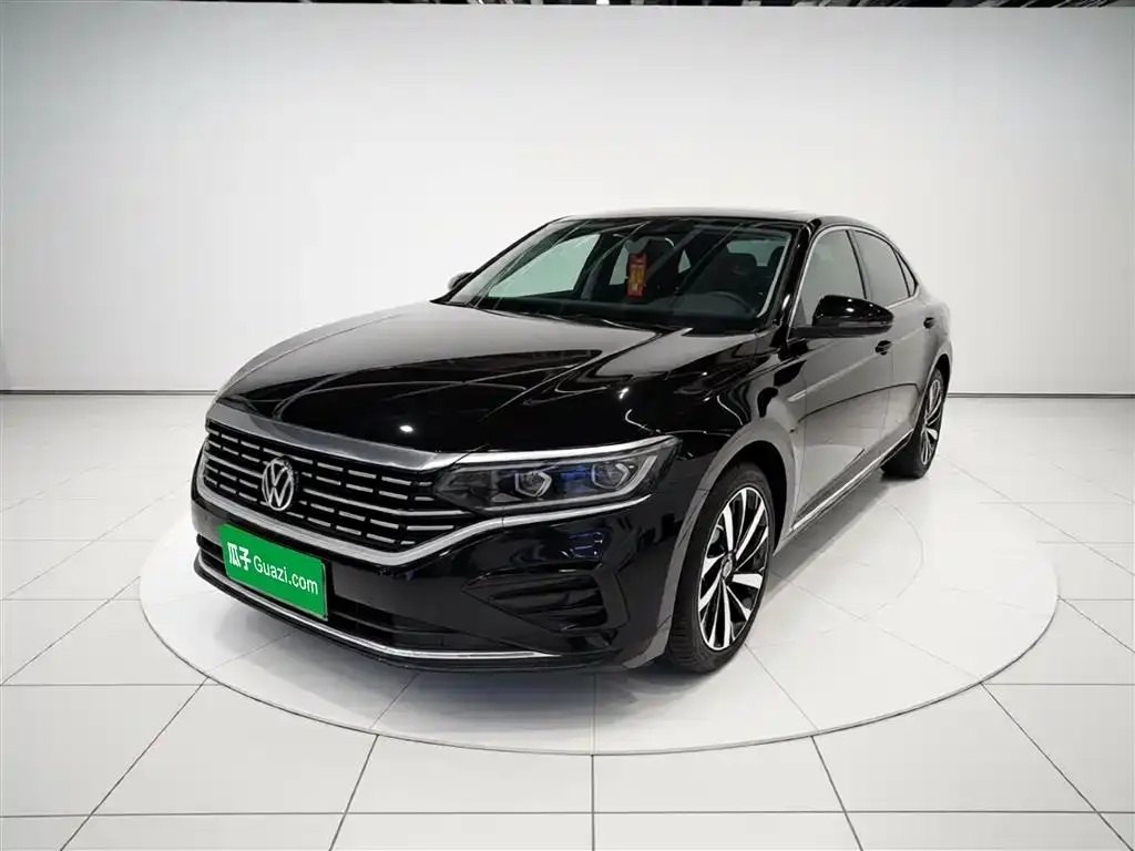 Volkswagen Passat — фото 1