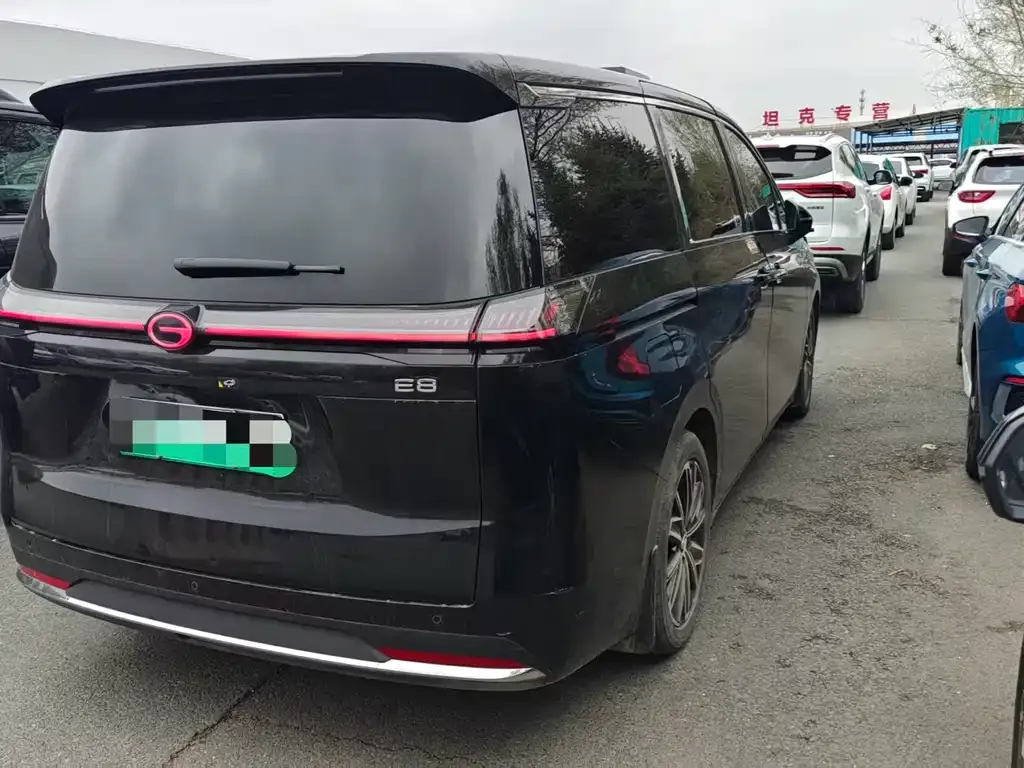 GAC Motor E8 Hybrid — фото 4