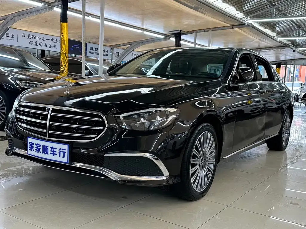 Mercedes-Benz E-Class — фото 1