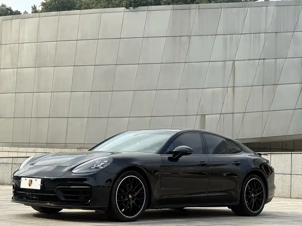 Porsche Panamera — фото 1