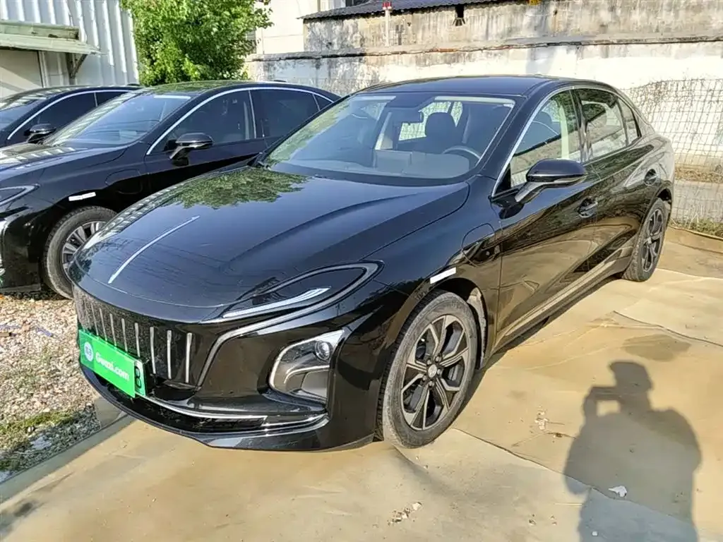Hongqi E-QM5 — фото 1