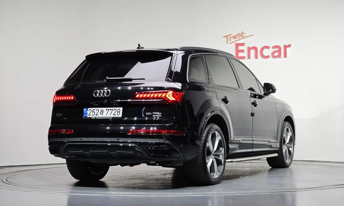 Audi Q7 — фото 6