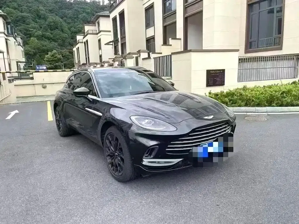 Aston Martin DBX — фото 6