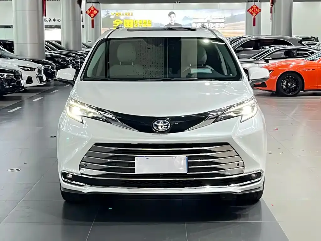 Toyota Sienna — фото 5