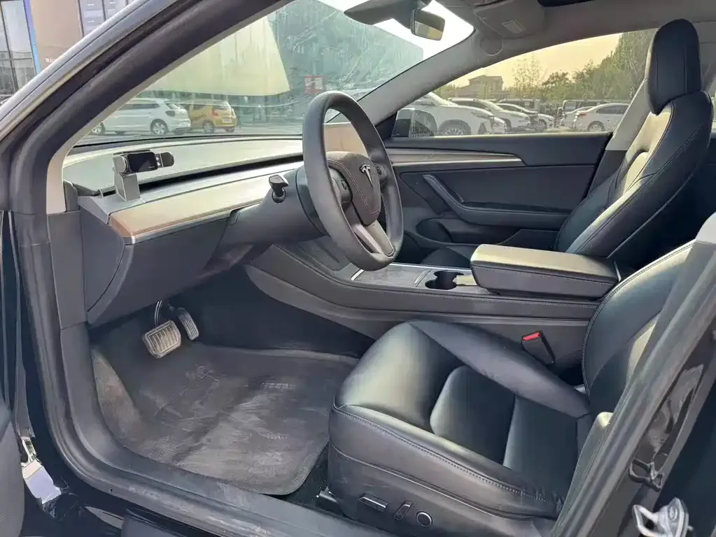 Tesla Model 3 — фото 2