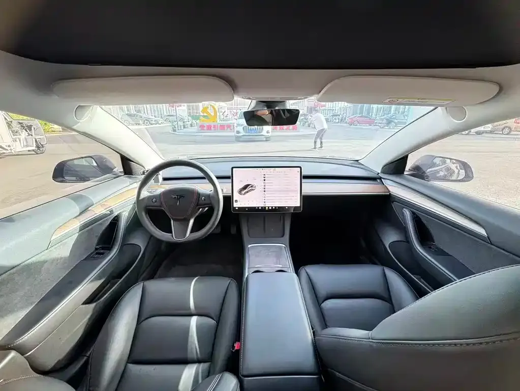 Tesla Model 3 — фото 4