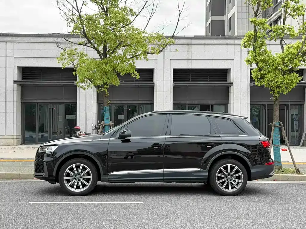 Audi Q7 — фото 6