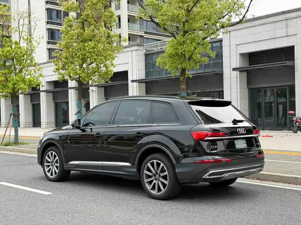 Audi Q7 — фото 8