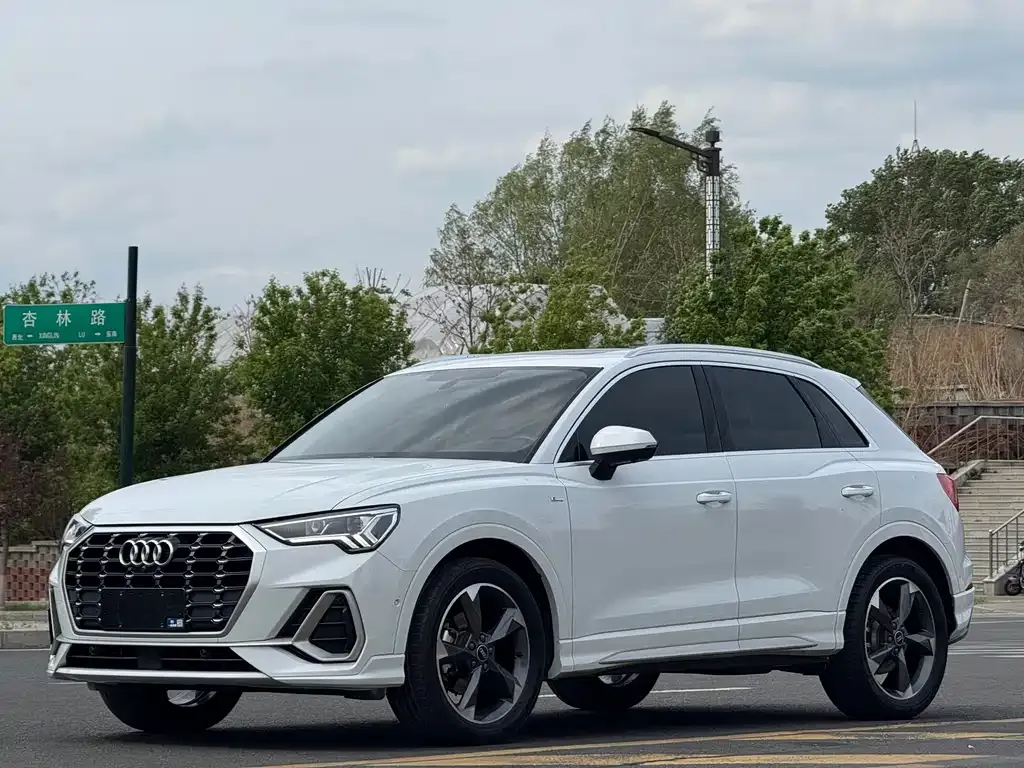 Audi Q3 — фото 1