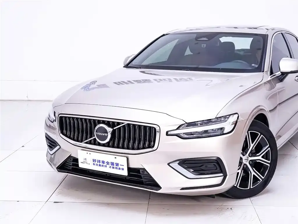 Volvo S60 — фото 9