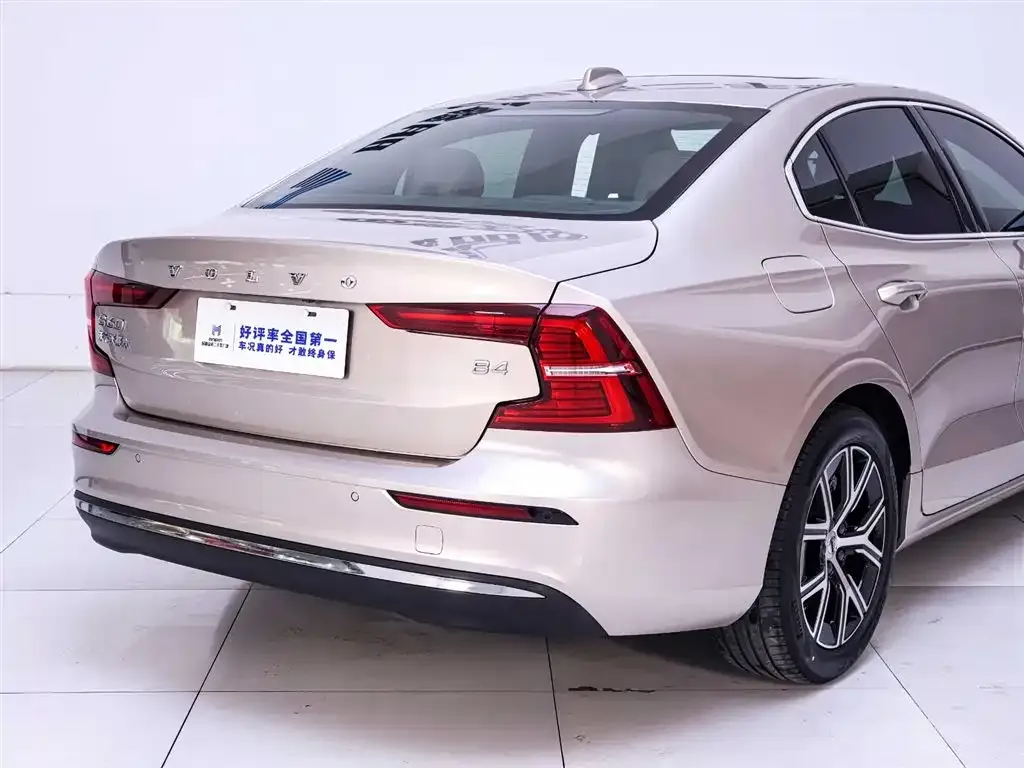 Volvo S60 — фото 10