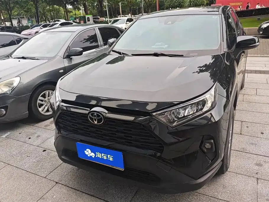 Toyota RAV4 — фото 5