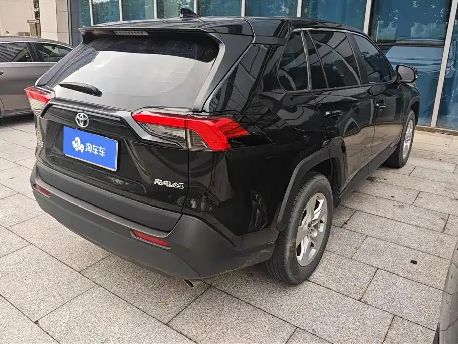 Toyota RAV4 — фото 9