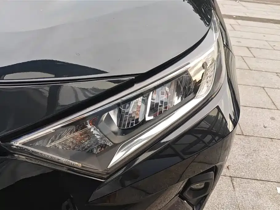 Toyota RAV4 — фото 10