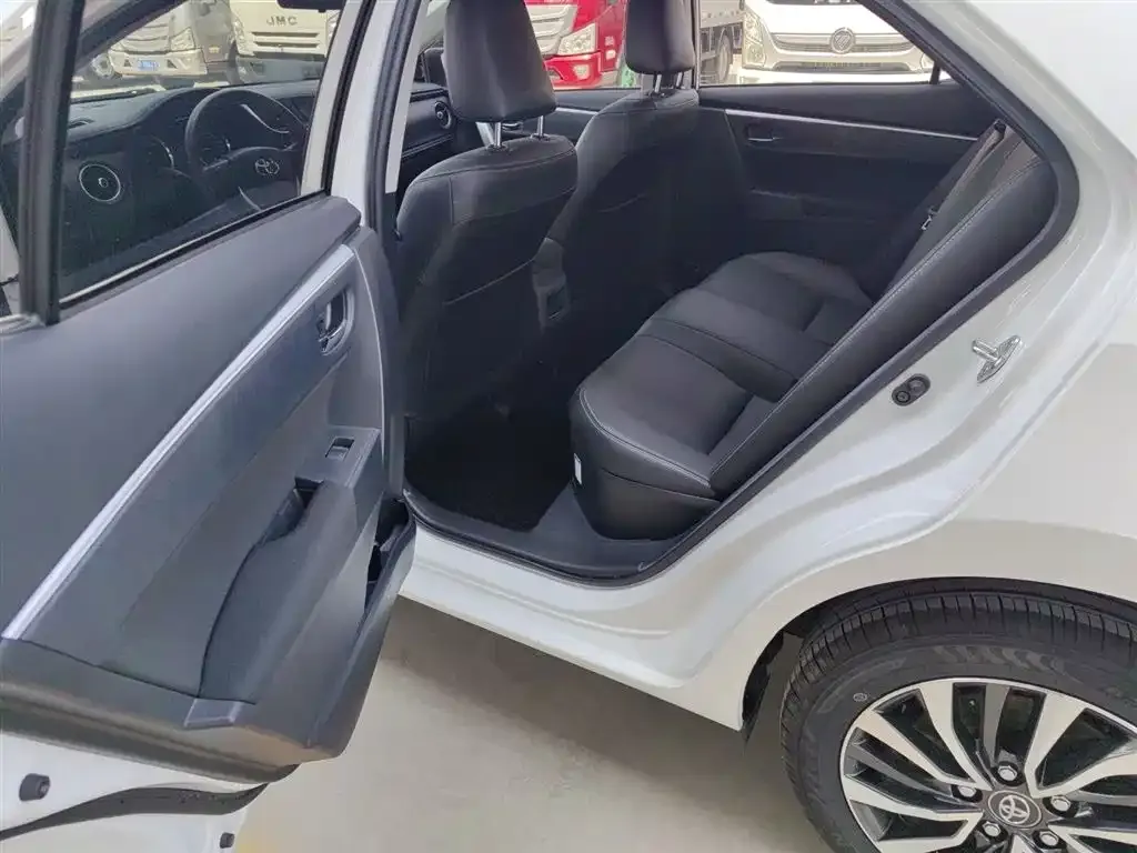 Toyota Corolla Hybrid — фото 6