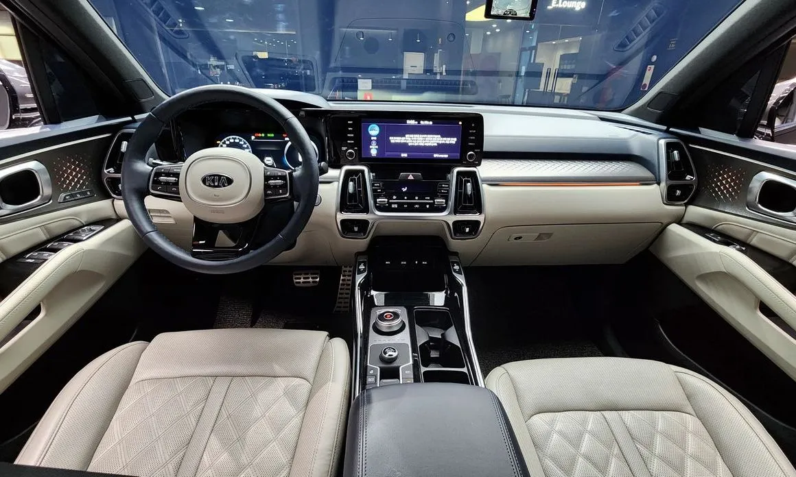 Kia Sorento — фото 8