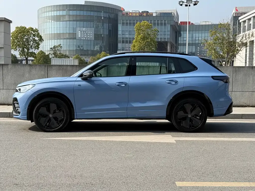 Volkswagen Tiguan L — фото 5