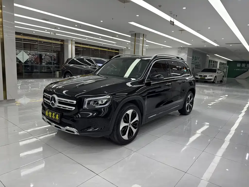 Mercedes-Benz GLB — фото 1
