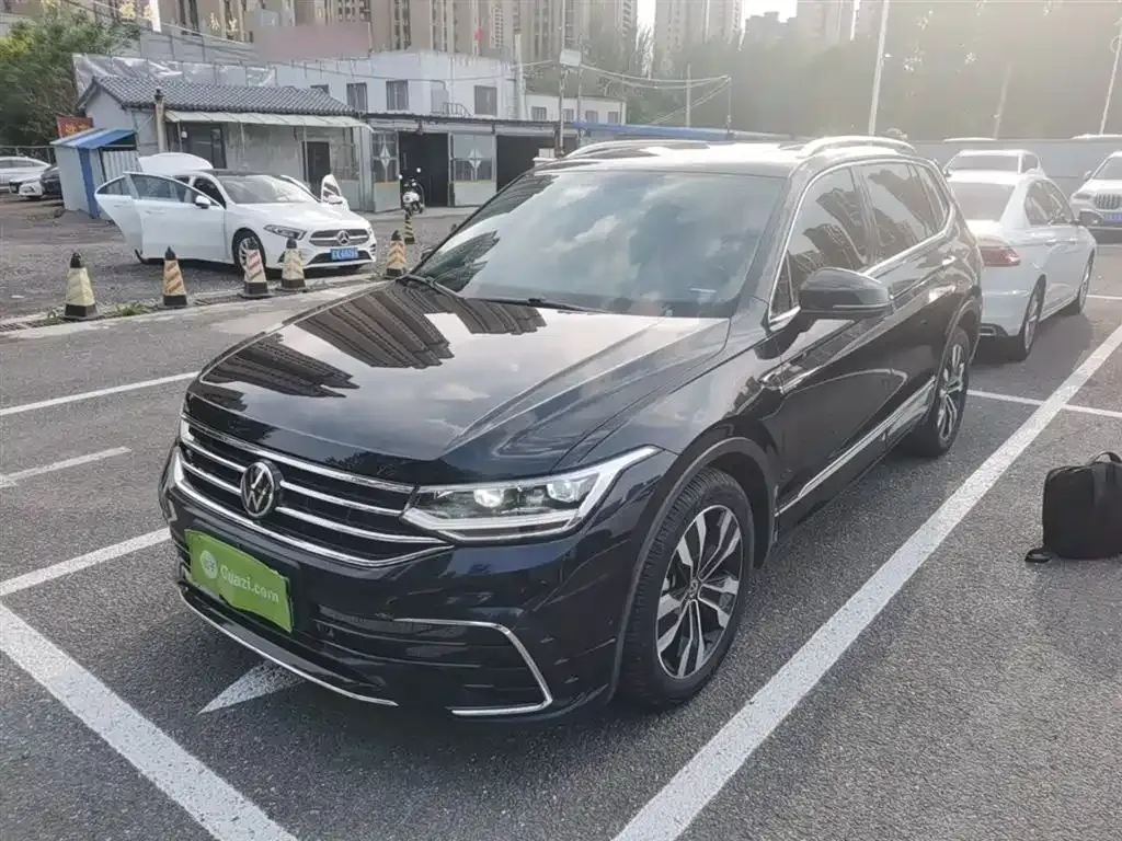 Volkswagen Tiguan L — фото 8