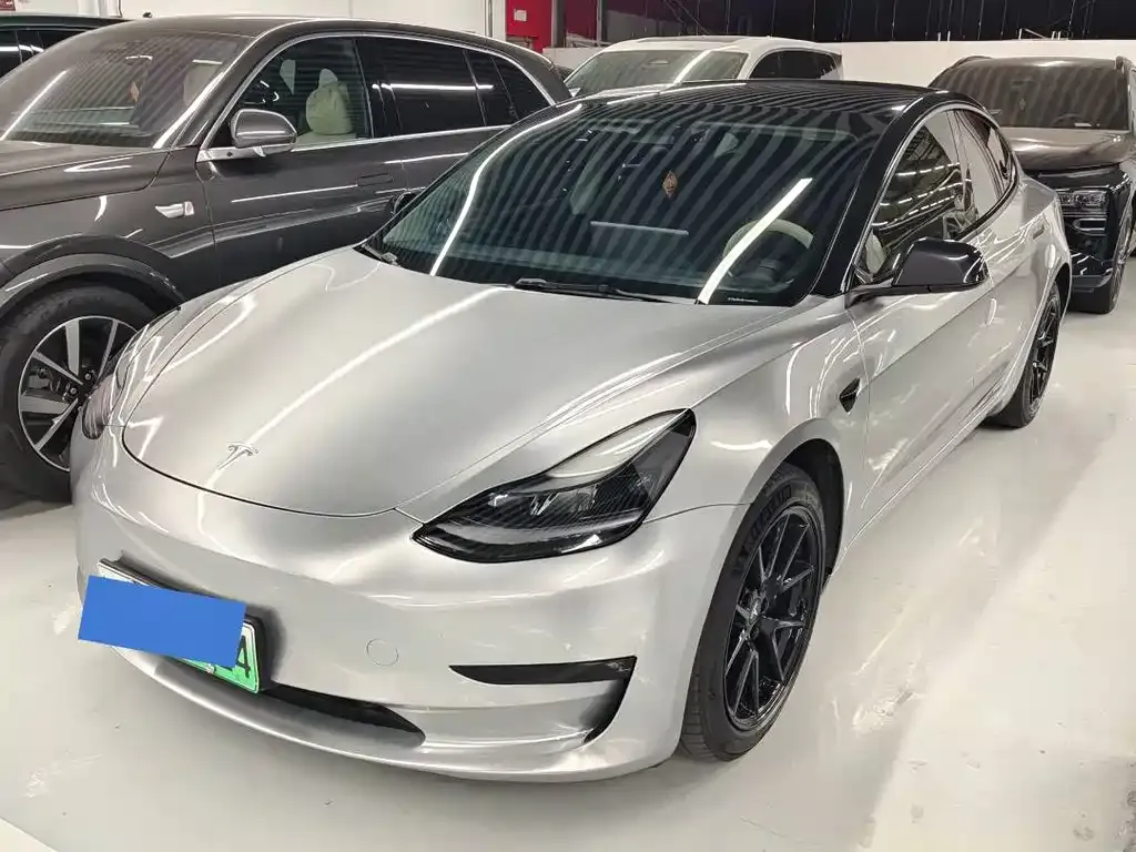 Tesla Model 3 — фото 1