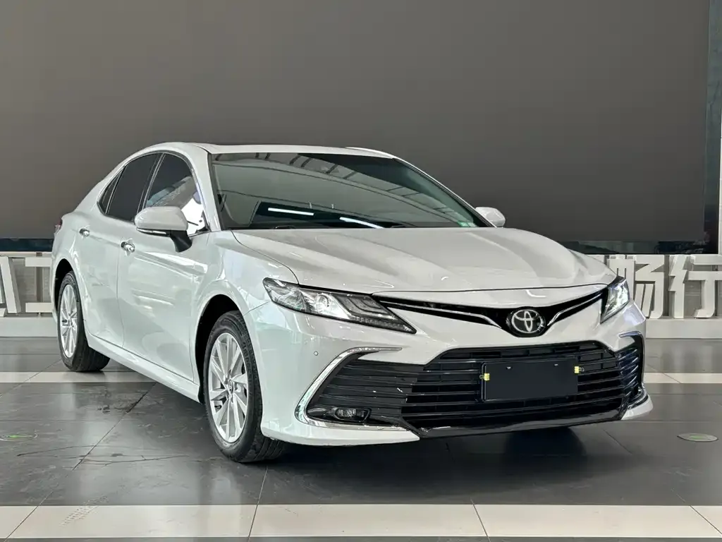 Toyota Camry — фото 3