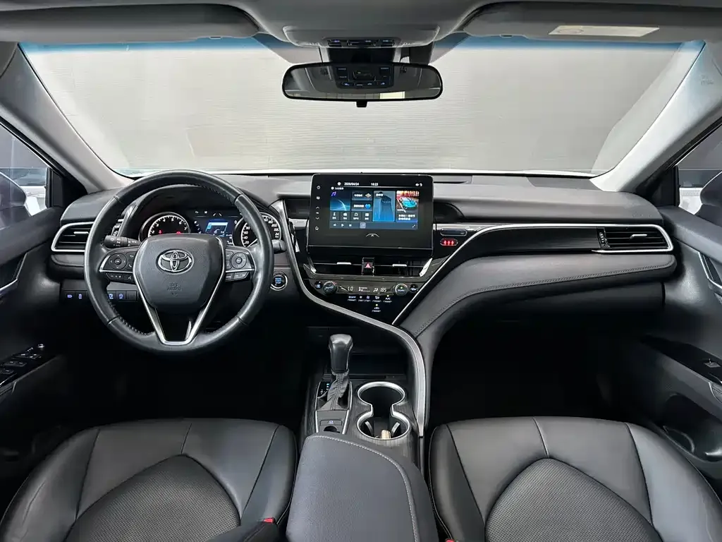 Toyota Camry — фото 8