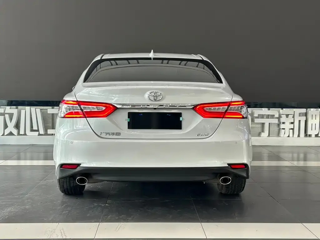 Toyota Camry — фото 9