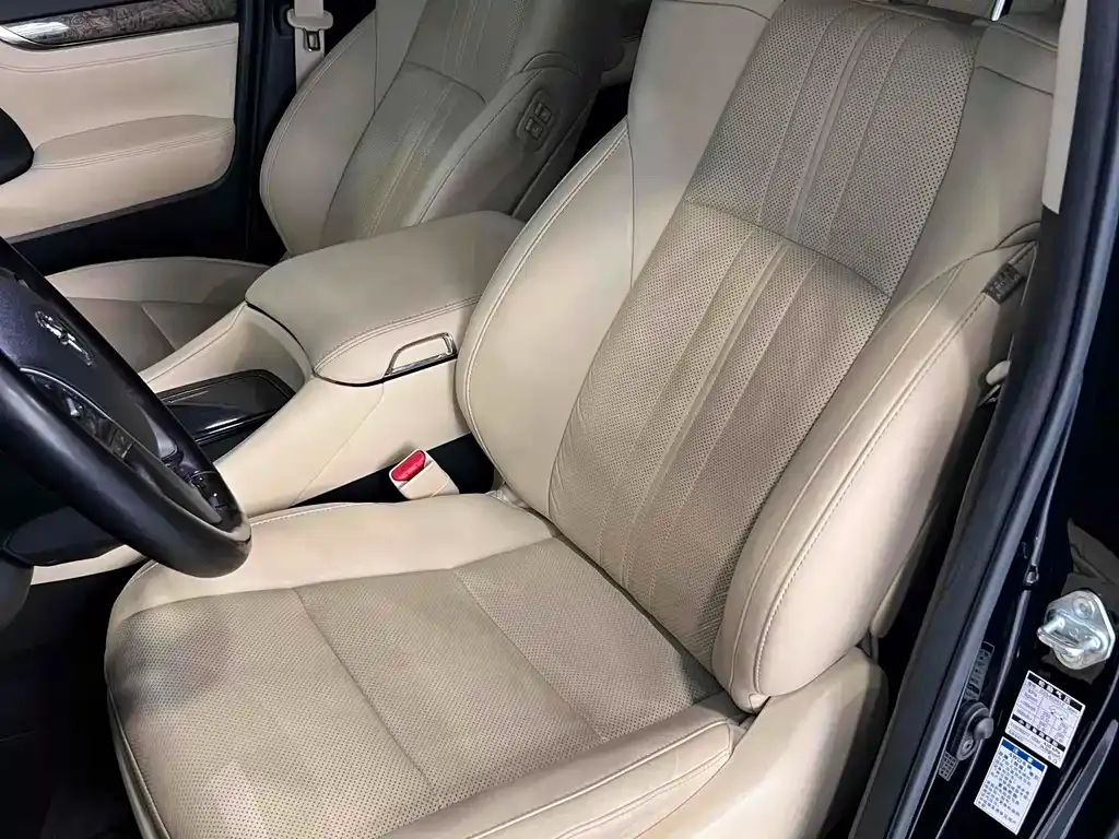 Toyota Alphard — фото 2