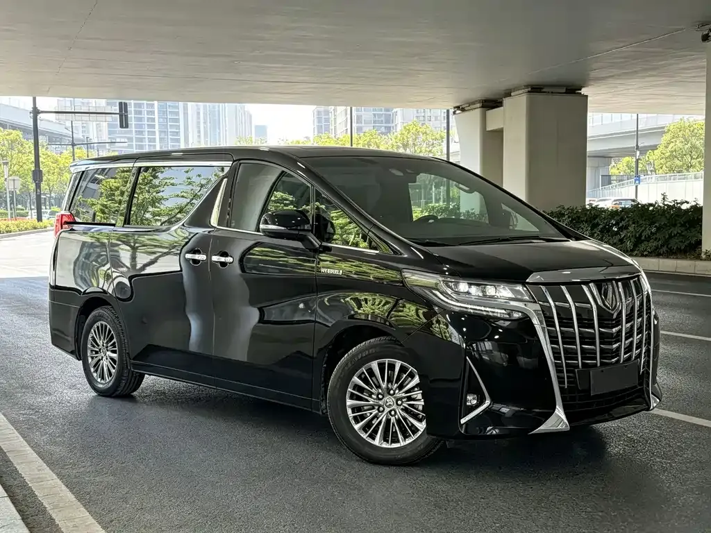 Toyota Alphard — фото 5