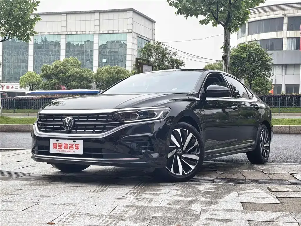 Volkswagen Passat — фото 1