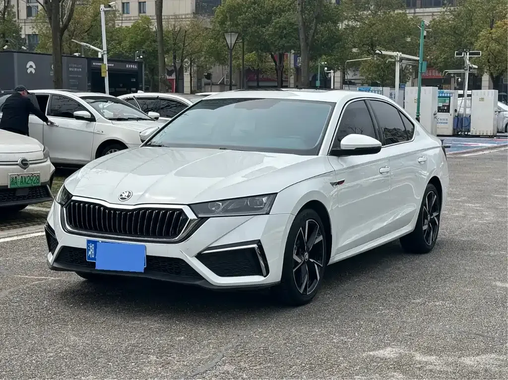 Skoda Octavia — фото 1