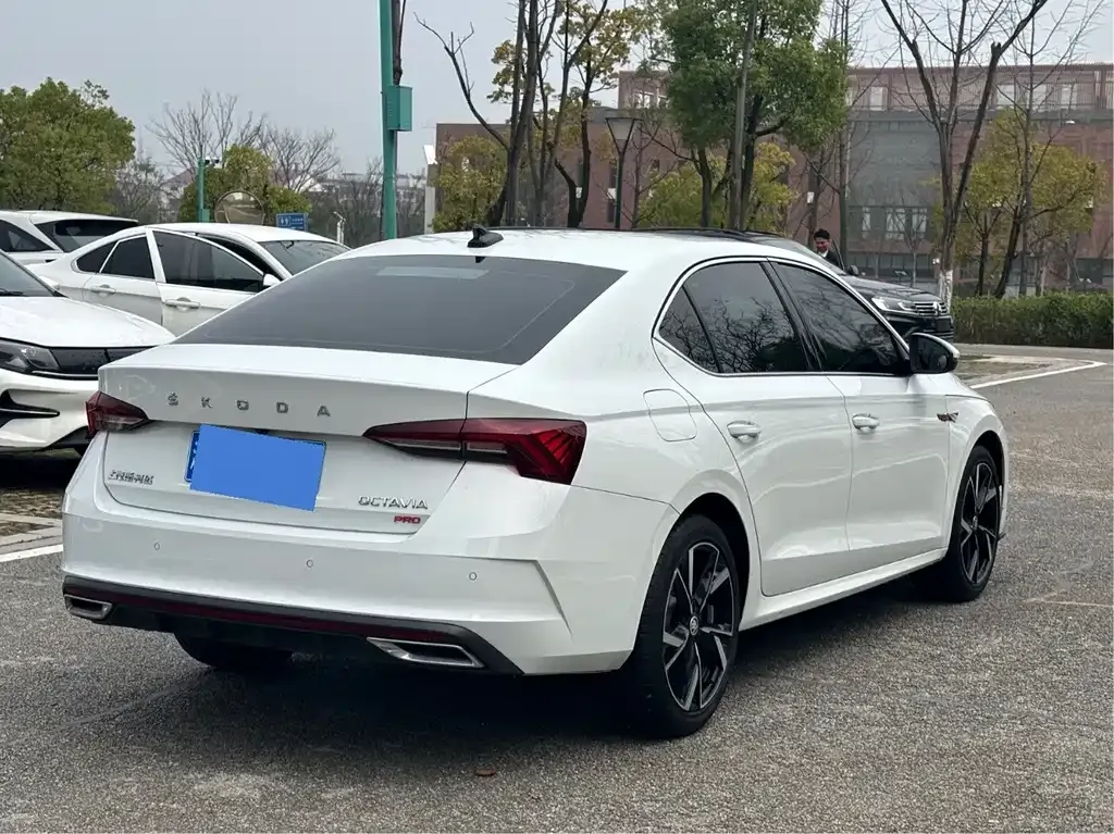 Skoda Octavia — фото 7