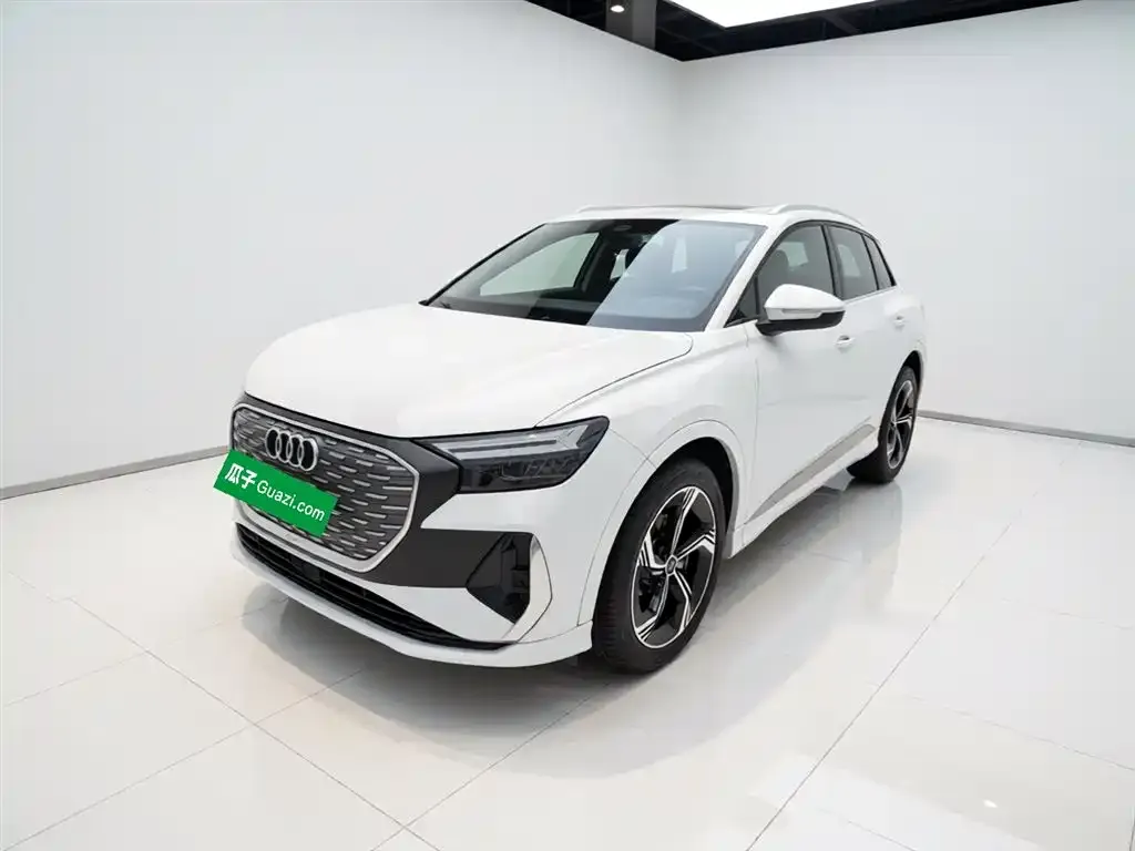 Audi Q4 e-tron — фото 1