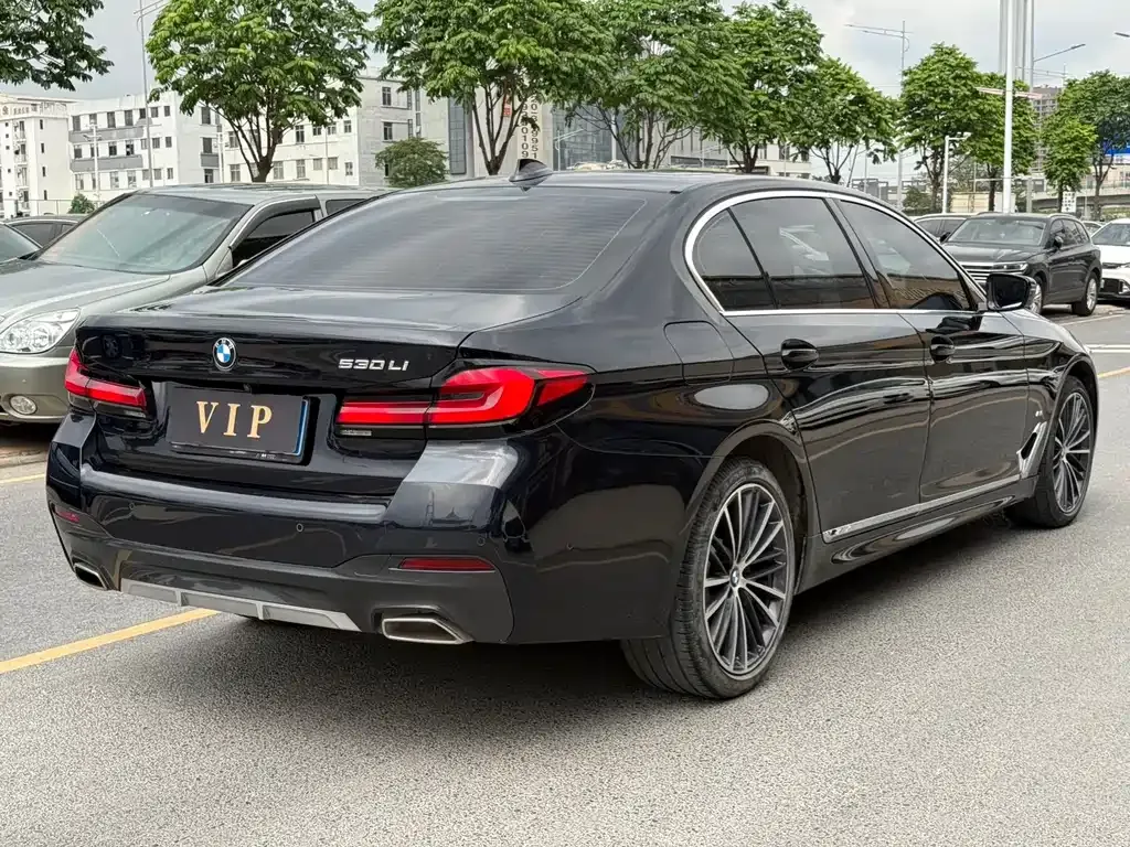 BMW 5 Series — фото 9