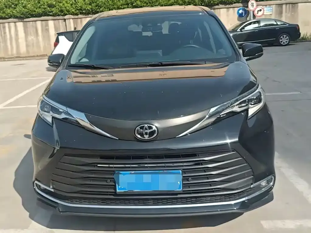Toyota Sienna — фото 3