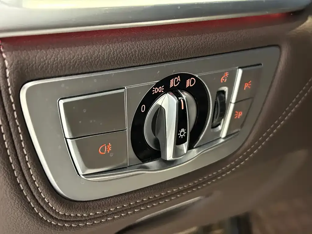 BMW 7 Series — фото 10