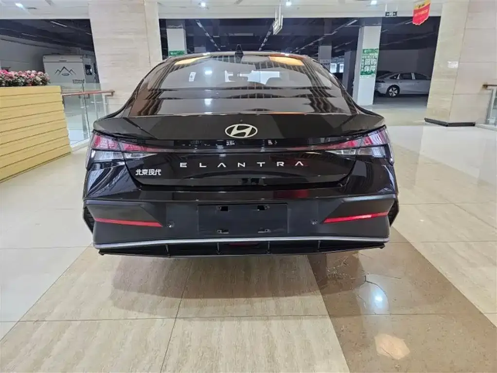 Hyundai Elantra — фото 3