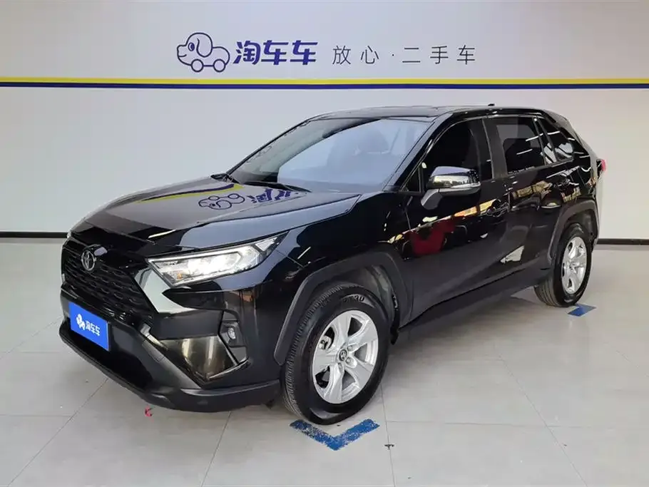 Toyota RAV4 — фото 1