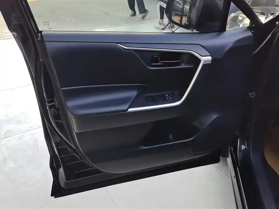 Toyota RAV4 — фото 2