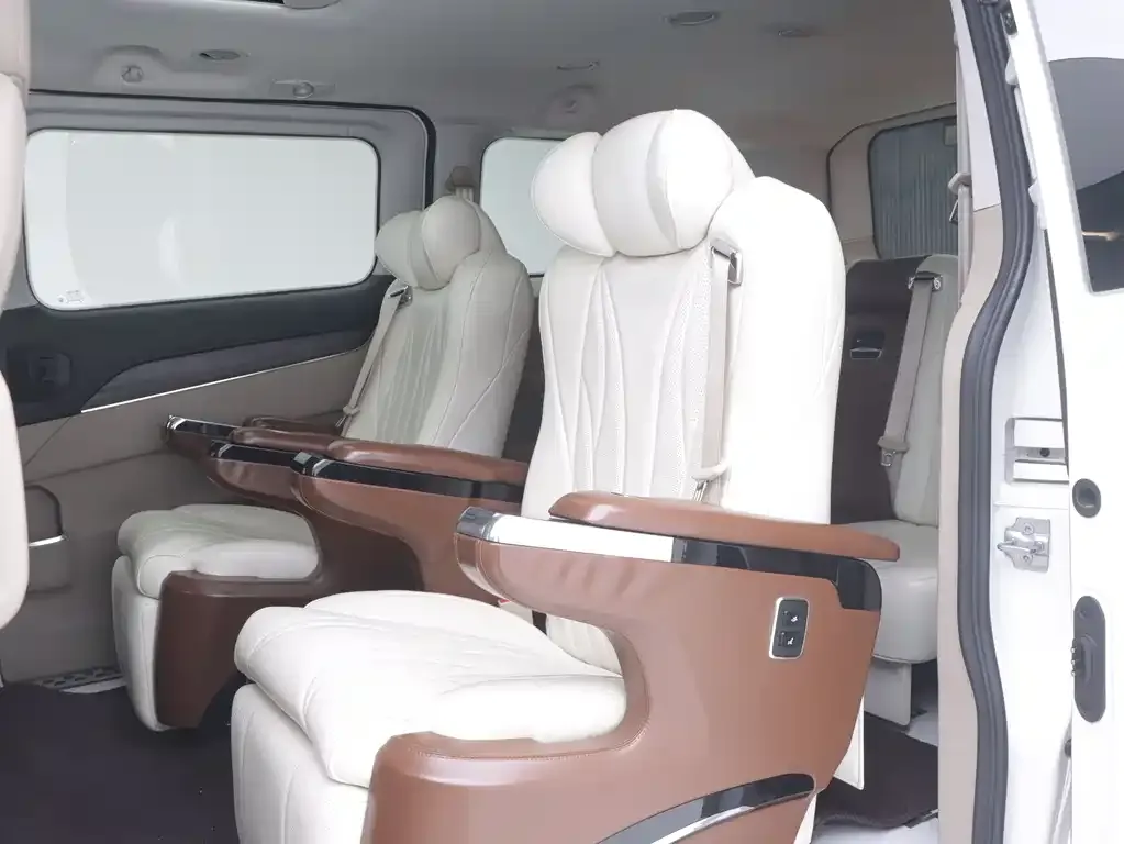 Ford Tourneo — фото 10