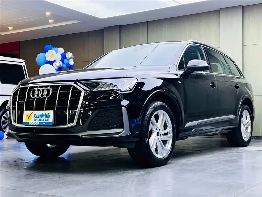 Audi Q7 — фото 1